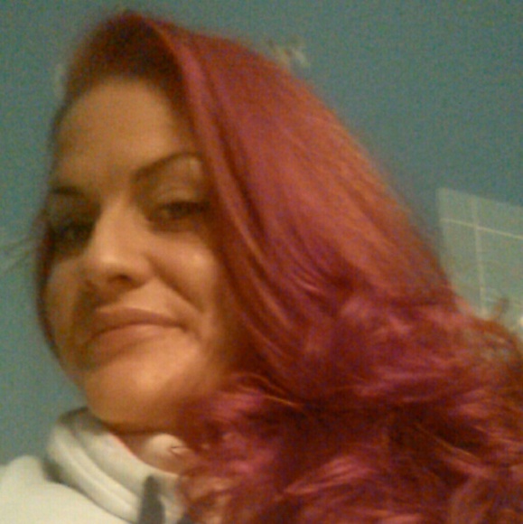 Meet your Posher, Stephanie - Picture 3 of 4